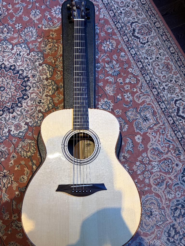 MAYSON BM5 ACOUSTIC BARITONE GUITAR, Muziek en Instrumenten, Ophalen, Zo goed als nieuw, Overige typen, Met koffer