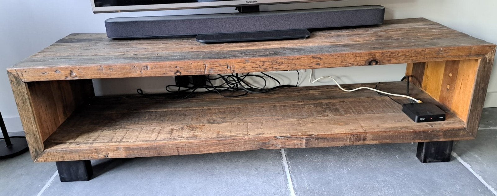 Mooie landelijke sober houten tv meubel., Huis en Inrichting, Kasten | Televisiemeubels, Ophalen, 100 tot 150 cm, Zo goed als nieuw