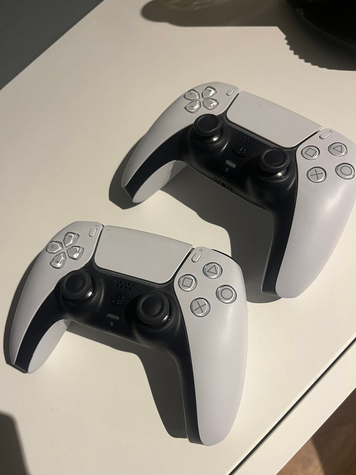 Sony PS5 DualSense controllers – 1 jaar oud – Werkt perfect, Ophalen of Verzenden, Zo goed als nieuw