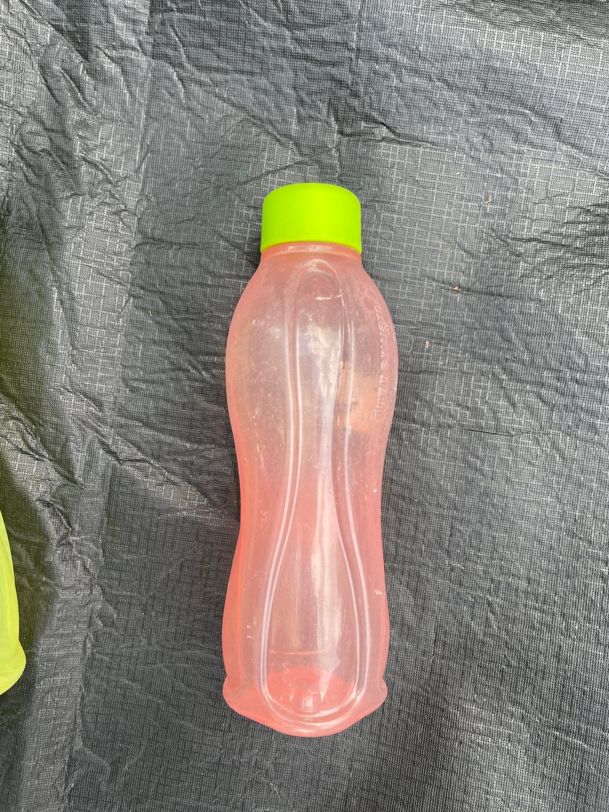 Tupperware Drinkfles Roze met Groene Dop 500 ml, Gebruikt, Overige kleuren, Ophalen of Verzenden, Met deksel