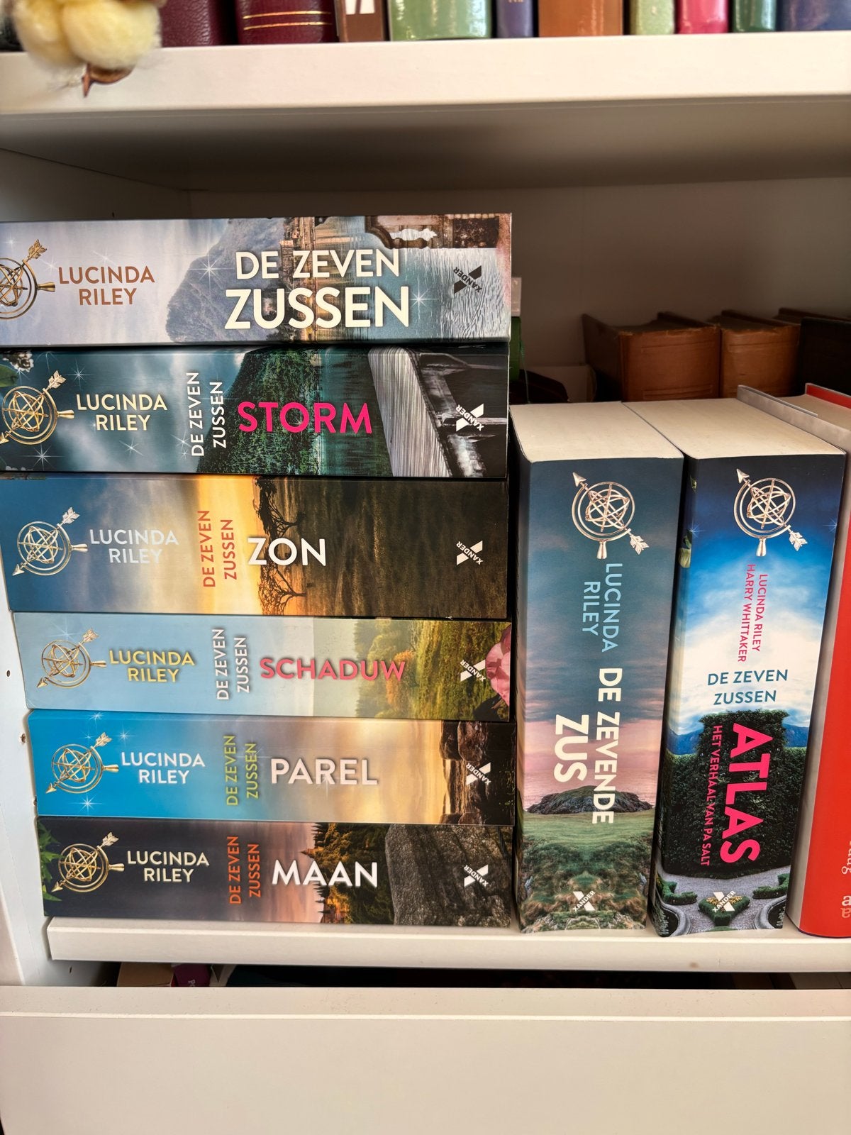 De Zeven Zussen serie - Lucinda Riley - Zo goed als nieuw, Ophalen of Verzenden, Zo goed als nieuw, Nederland
