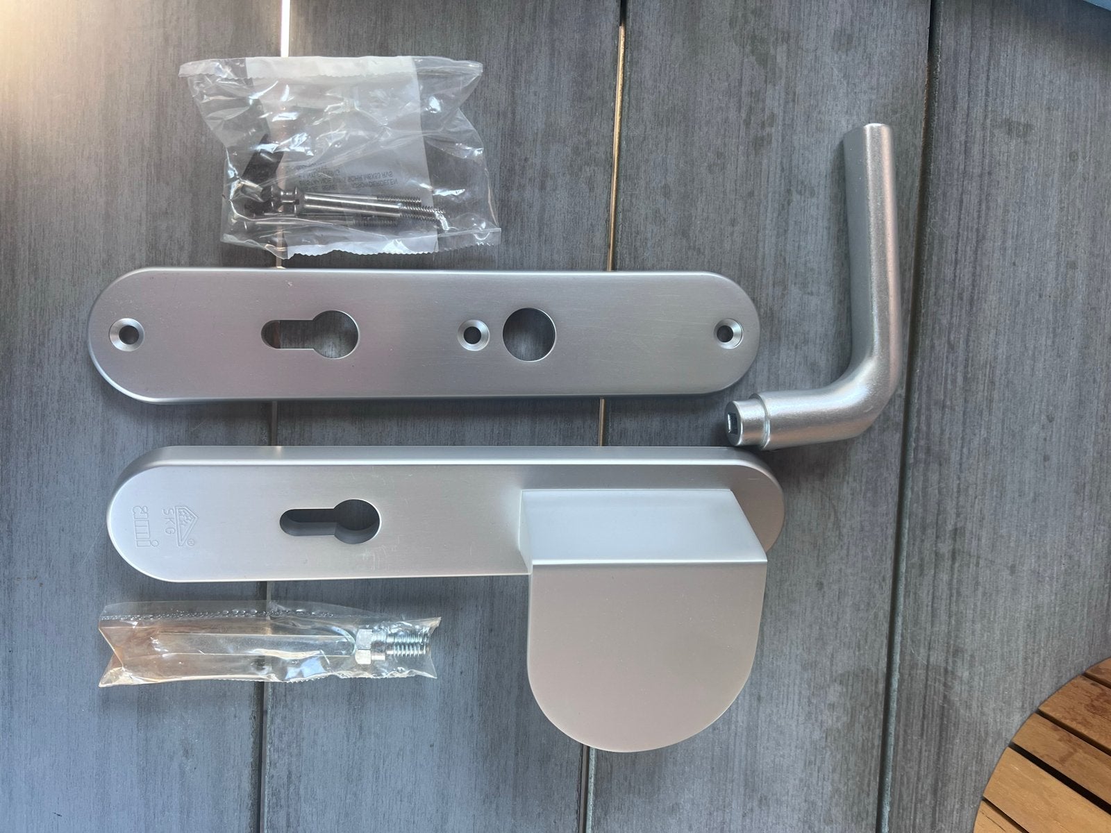 Deurbeslag set met klink en schild - RVS look, Ophalen of Verzenden, Nieuw, Rvs, Klink of Kruk