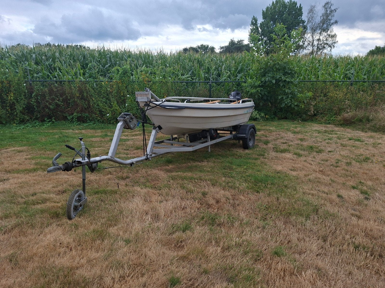 tehri sunny vis/roeiboot met motor en trailer, Ophalen, Zo goed als nieuw, Overige typen, Motorboot