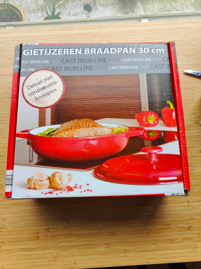 Gietijzeren braadpan nieuw in doos 30cm, Ophalen of Verzenden, Nieuw, Gietijzer, Koekenpan of Braadpan