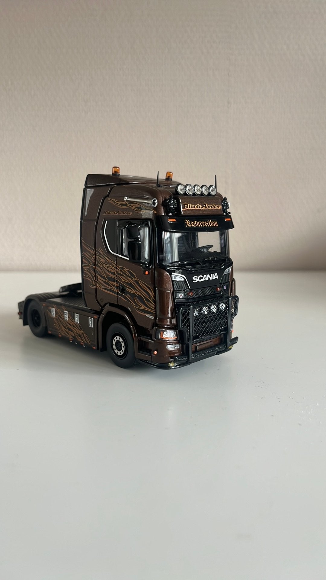 Model imc black amber, Hobby en Vrije tijd, Modelauto's | 1:50, Ophalen, Zo goed als nieuw, Bus of Vrachtwagen, Overige merken