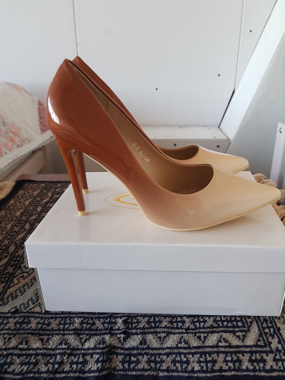 Nieuwe bruine pumps met hak - Maat 41, Kleding | Dames, Ophalen of Verzenden, Nieuw, Bruin, Pumps