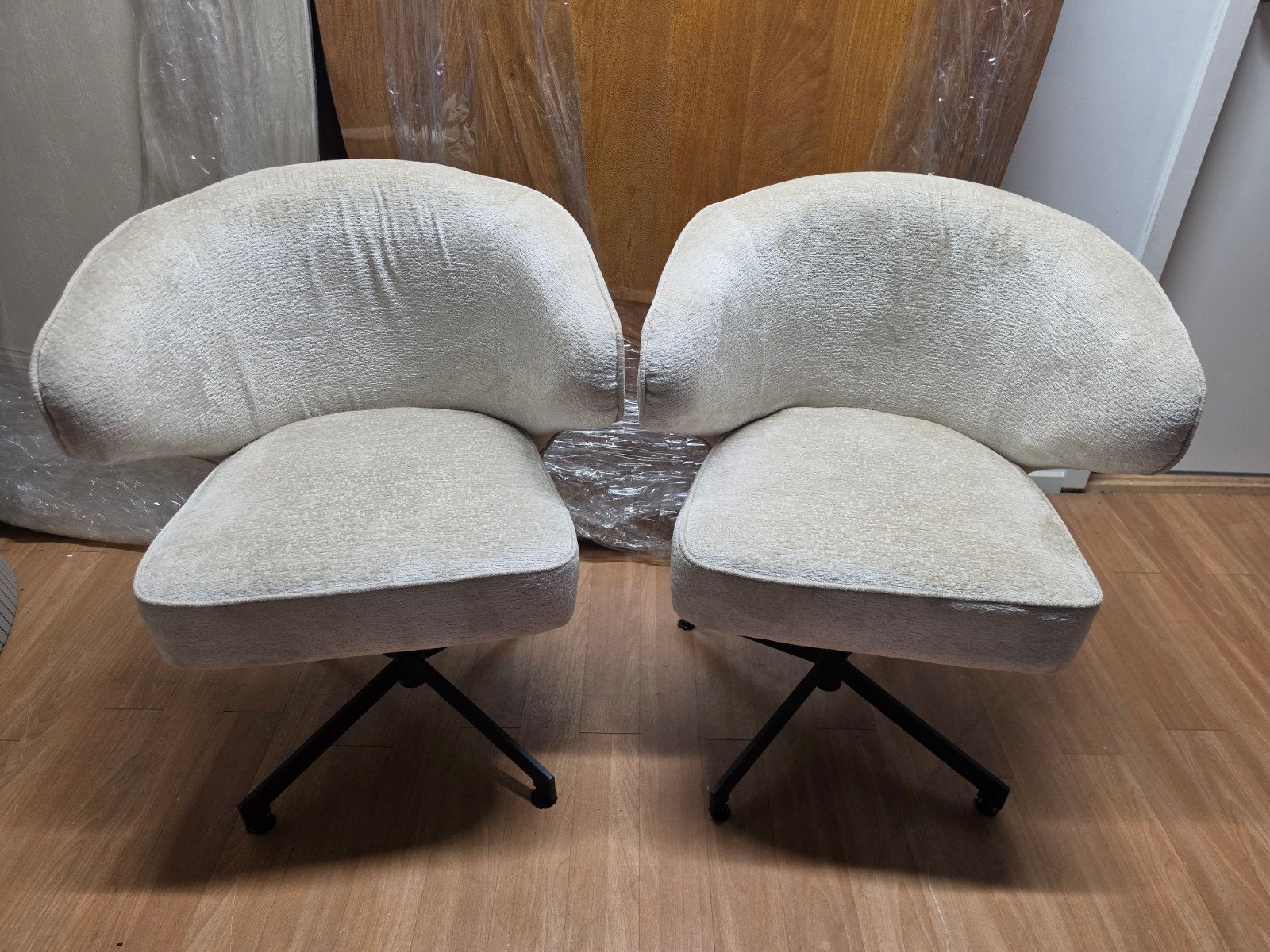 2x Eetkamerstoelen Persie Beige - Draaibaar, Ophalen, Modern, Comfortabel, Overige kleuren, Zo goed als nieuw