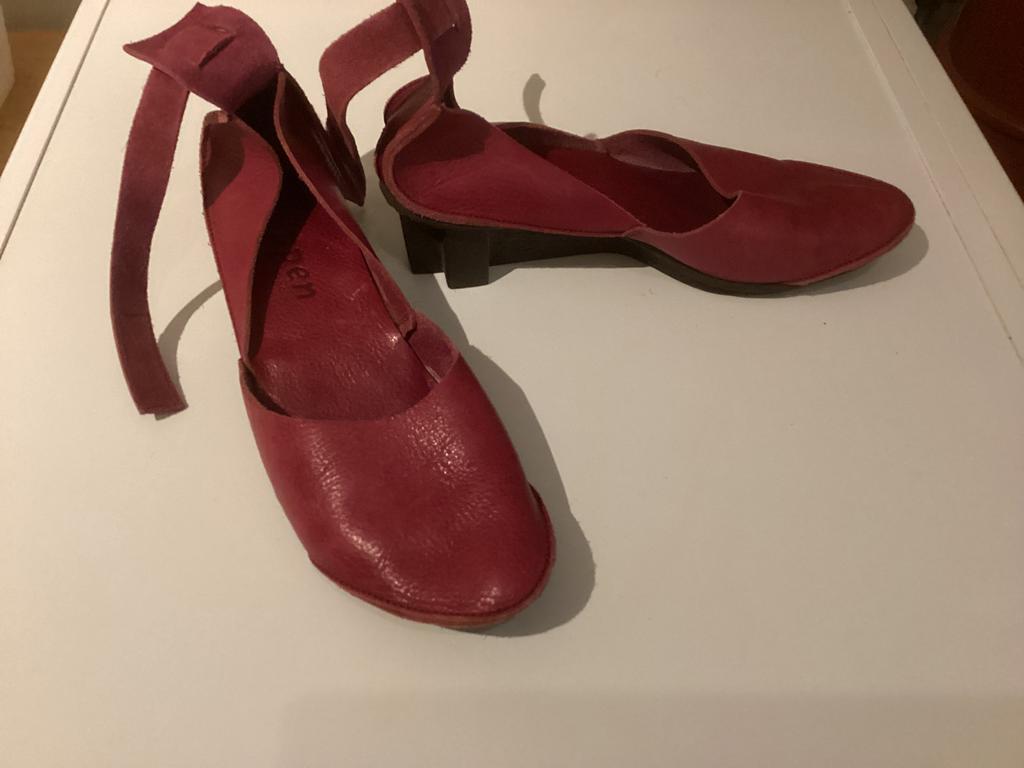 Bordeau rode Trippen schoenen mt.41, Kleding | Dames, Schoenen, Verzenden, Zo goed als nieuw, Rood, Sneakers of Gympen