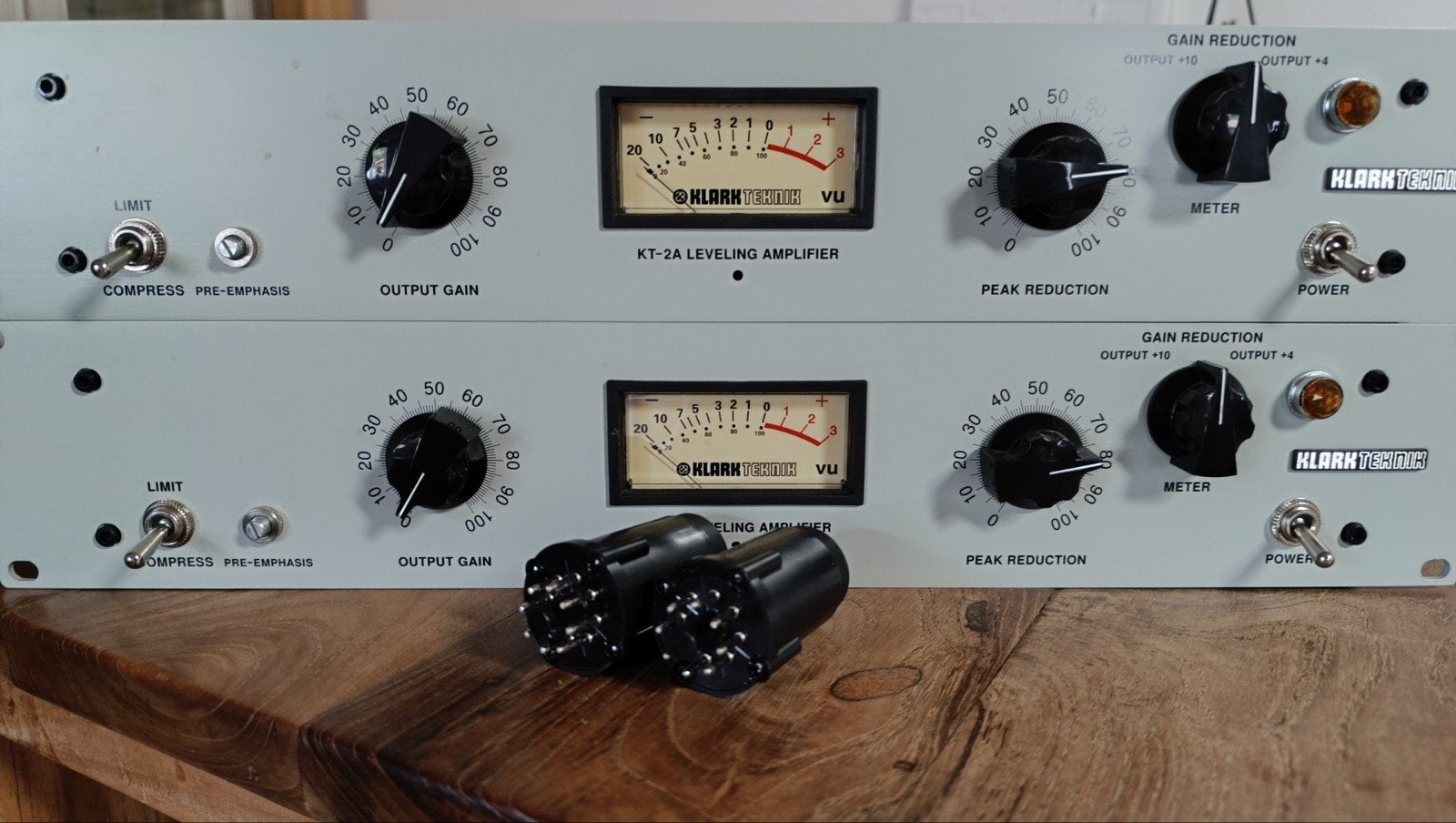 Klark Teknik KT-2A Leveling Amplifier en EQP-KT Equaliser, Ophalen, Zo goed als nieuw