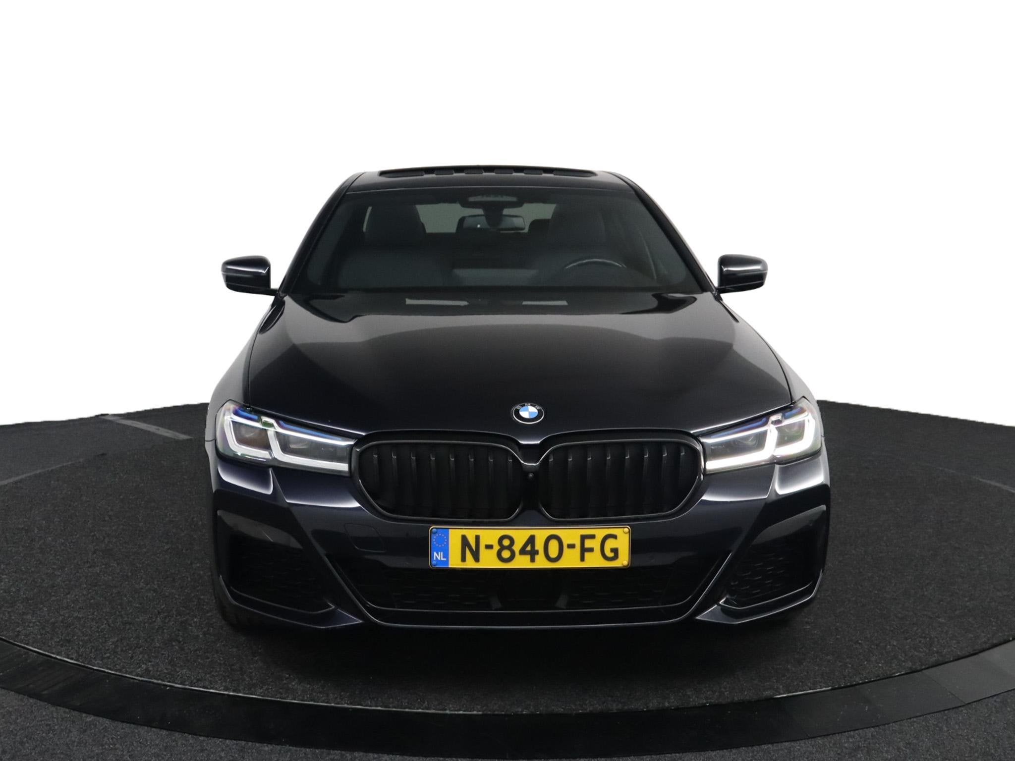 BMW 5-serie 520e Business Edition Plus | SOH 91% | Panorama, Gebruikt, 4 cilinders, Met garantie (alle), Bedrijf