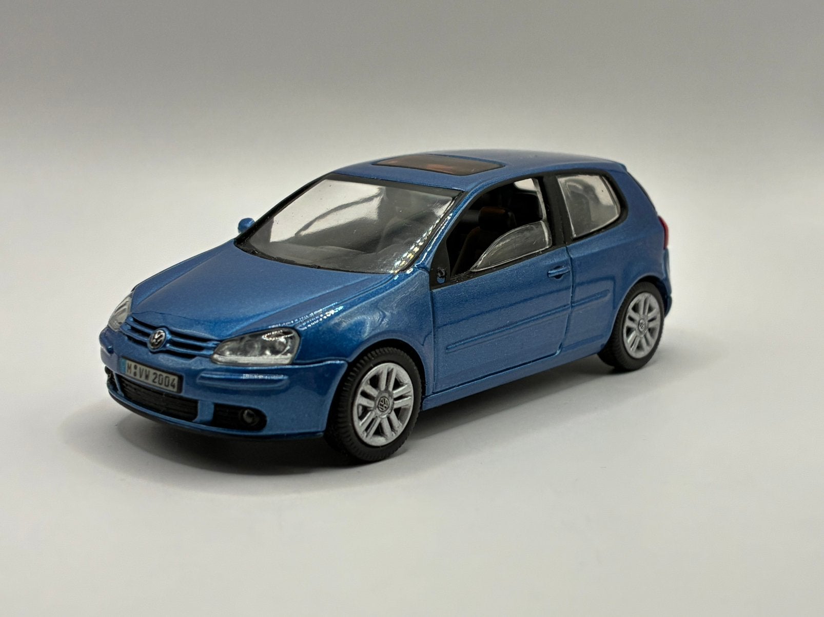 Volkswagen Golf A5 5/V (Type 1K) 2003 - Schuco, Ophalen of Verzenden, Zo goed als nieuw, Auto, Schuco