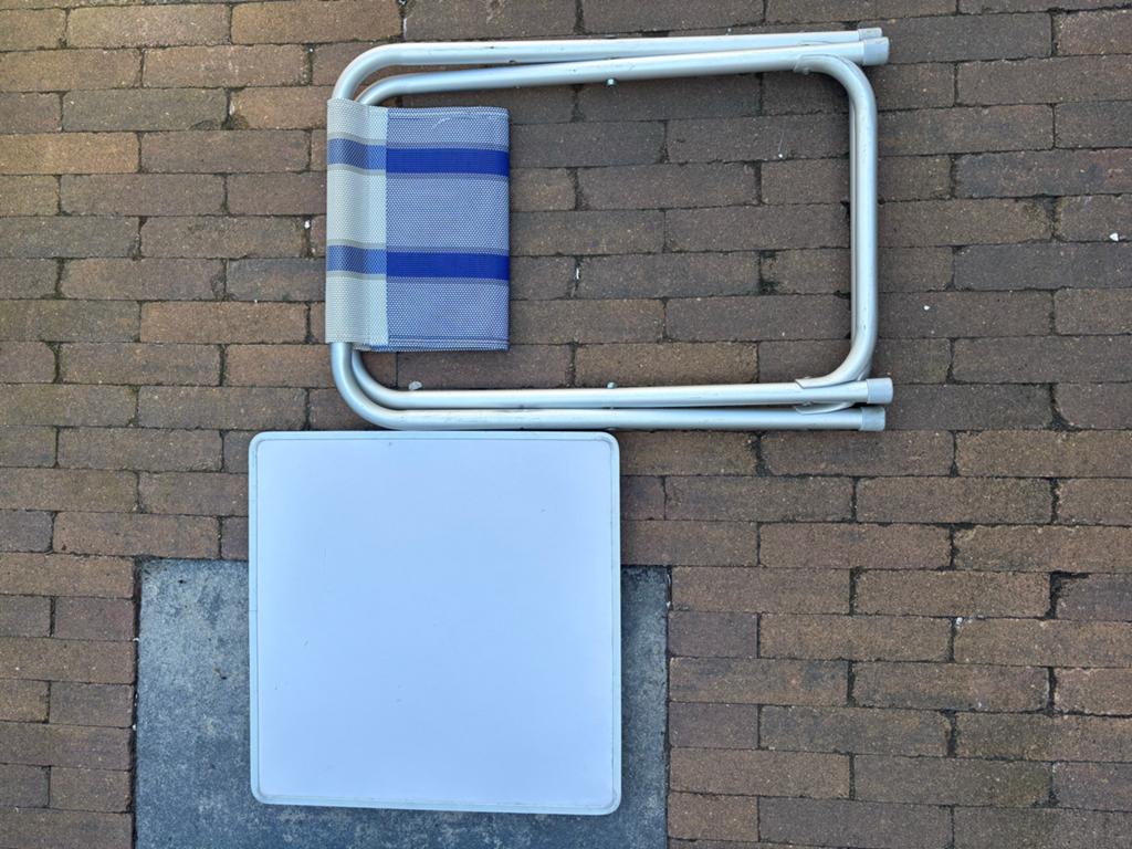 Campingtafel en krukje set - Compact en draagbaar, Caravans en Kamperen, Ophalen, Gebruikt, Campingtafel