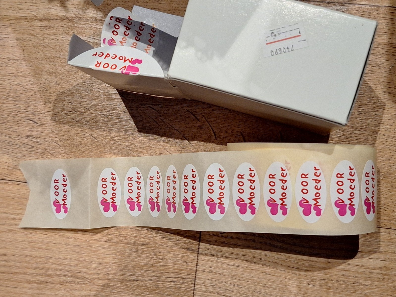 Cadeaustickers 'Voor Moeder' en 'Voor Vader' - Nieuw, Verzamelen, Ophalen of Verzenden, Zo goed als nieuw, Overige typen