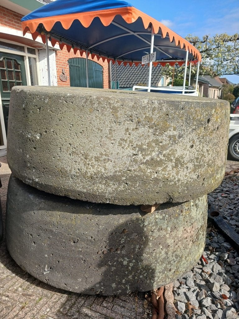 2 Authentieke Grote Molenstenen, Antiek en Kunst, Ophalen