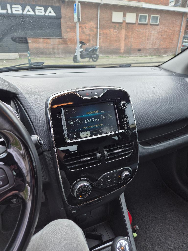 Renault Clio 0.9 TCE 90 Estate 2015 Grijs, Voorwielaandrijving, Overige bekleding, Handgeschakeld, Particulier