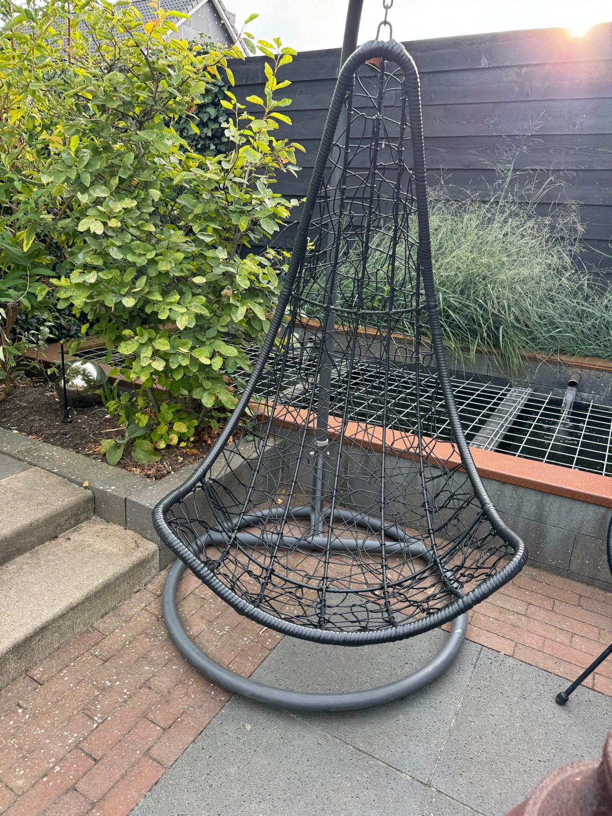 Zwarte hangstoel met standaard - Prima staat, Tuin en Terras, Hangmatten, Ophalen, Gebruikt, Met standaard, Eenpersoons