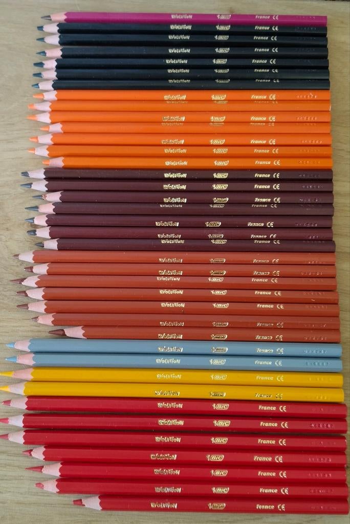 39 REVOLUTION BIC FRANCE KLEURPOTLODEN, Verzenden, Zo goed als nieuw, Potlood of Stift