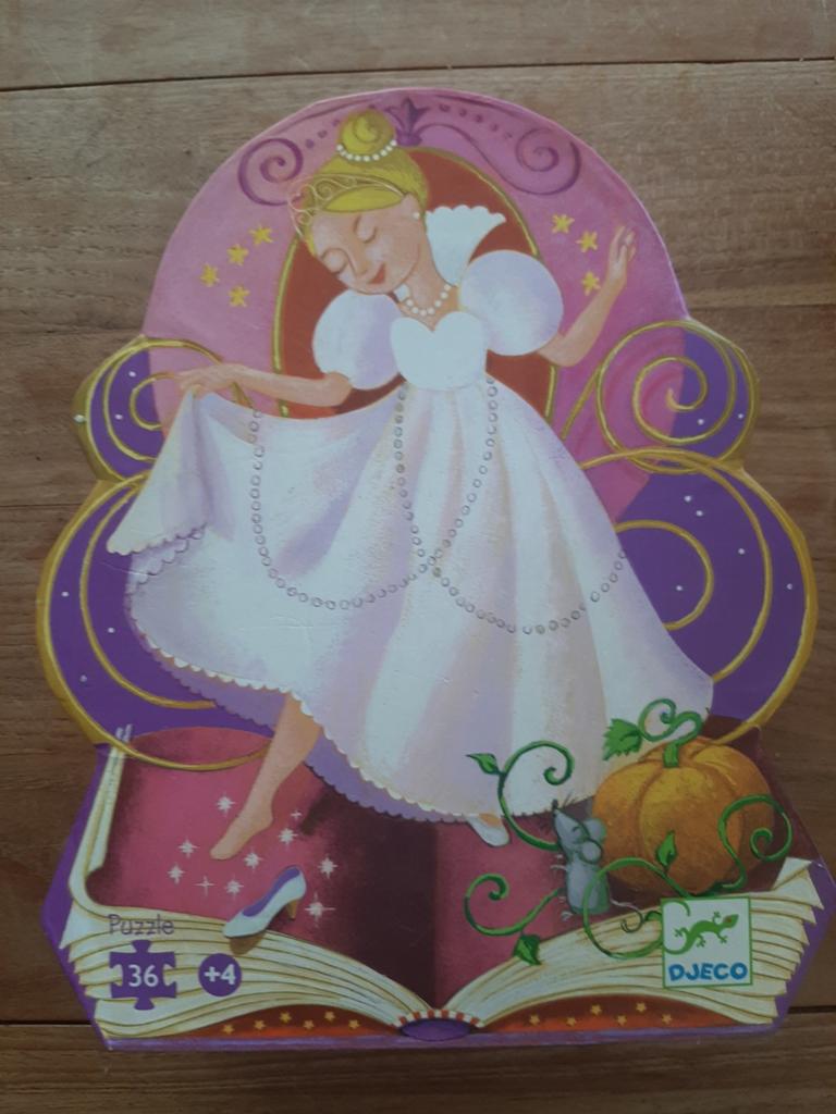 Mooie prinsessen puzzel van Djeco 36 stukjes, Ophalen, 10 tot 50 stukjes, Zo goed als nieuw