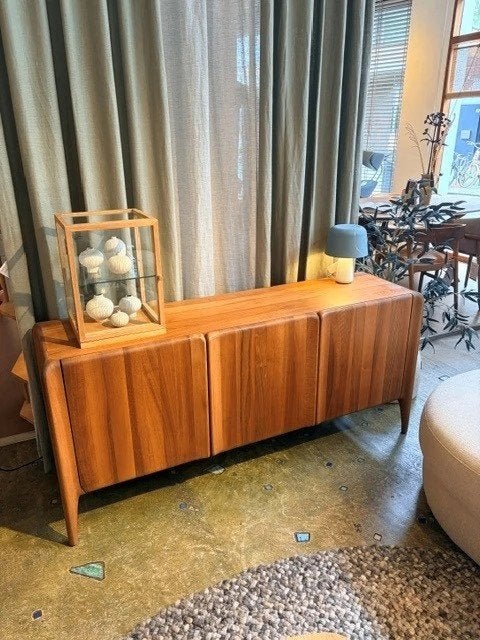 Showroommodel Artisan dressoir Rio notenhout 165cm, Met deur(en), 150 tot 200 cm, Zo goed als nieuw, Mariniersweg 1