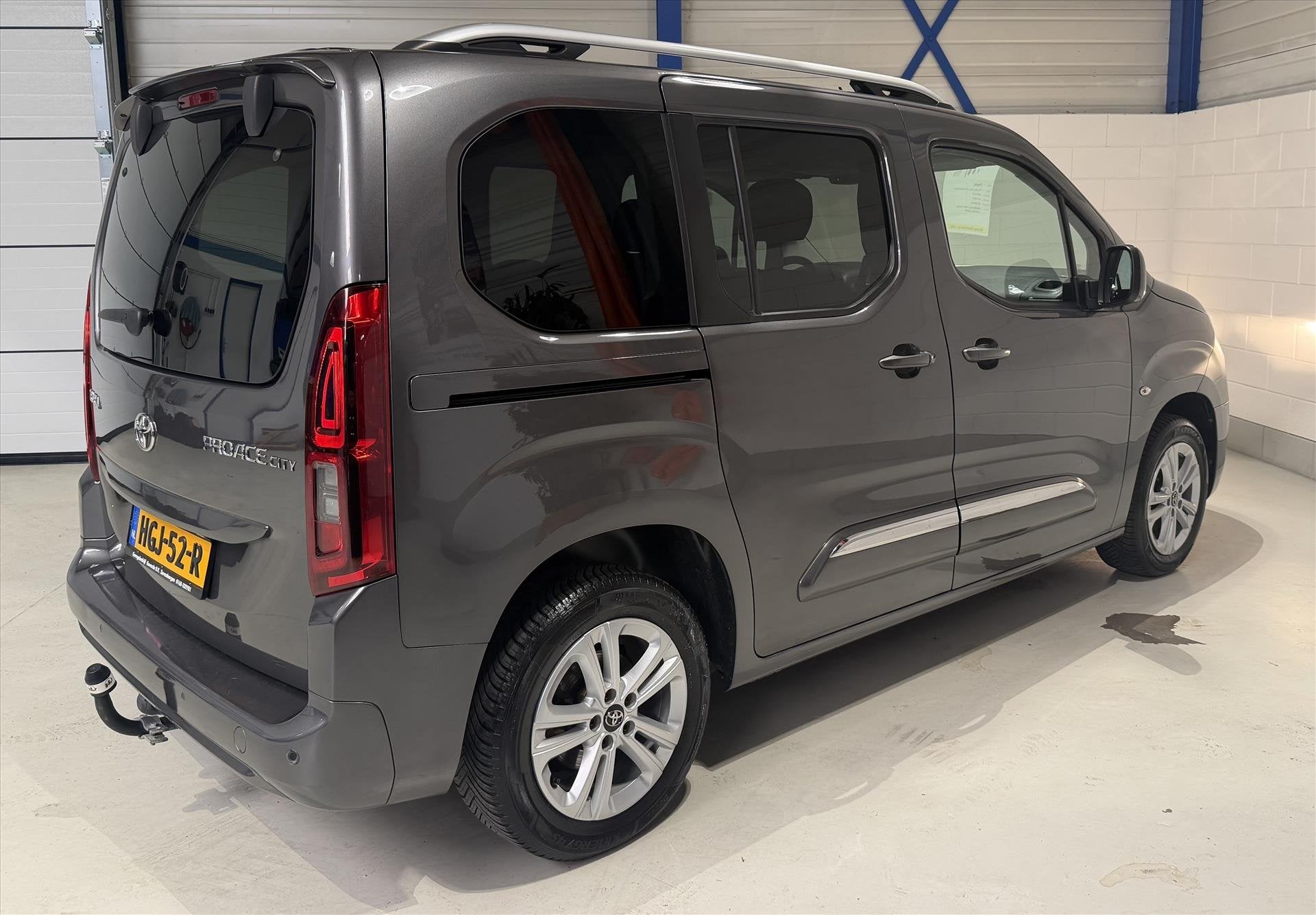 Toyota Proace City Verso 1.2T, Camera, Cruise, Cool edition, Keurmerk '100% Onderhouden', Dealer onderhouden, Stof, Gebruikt
