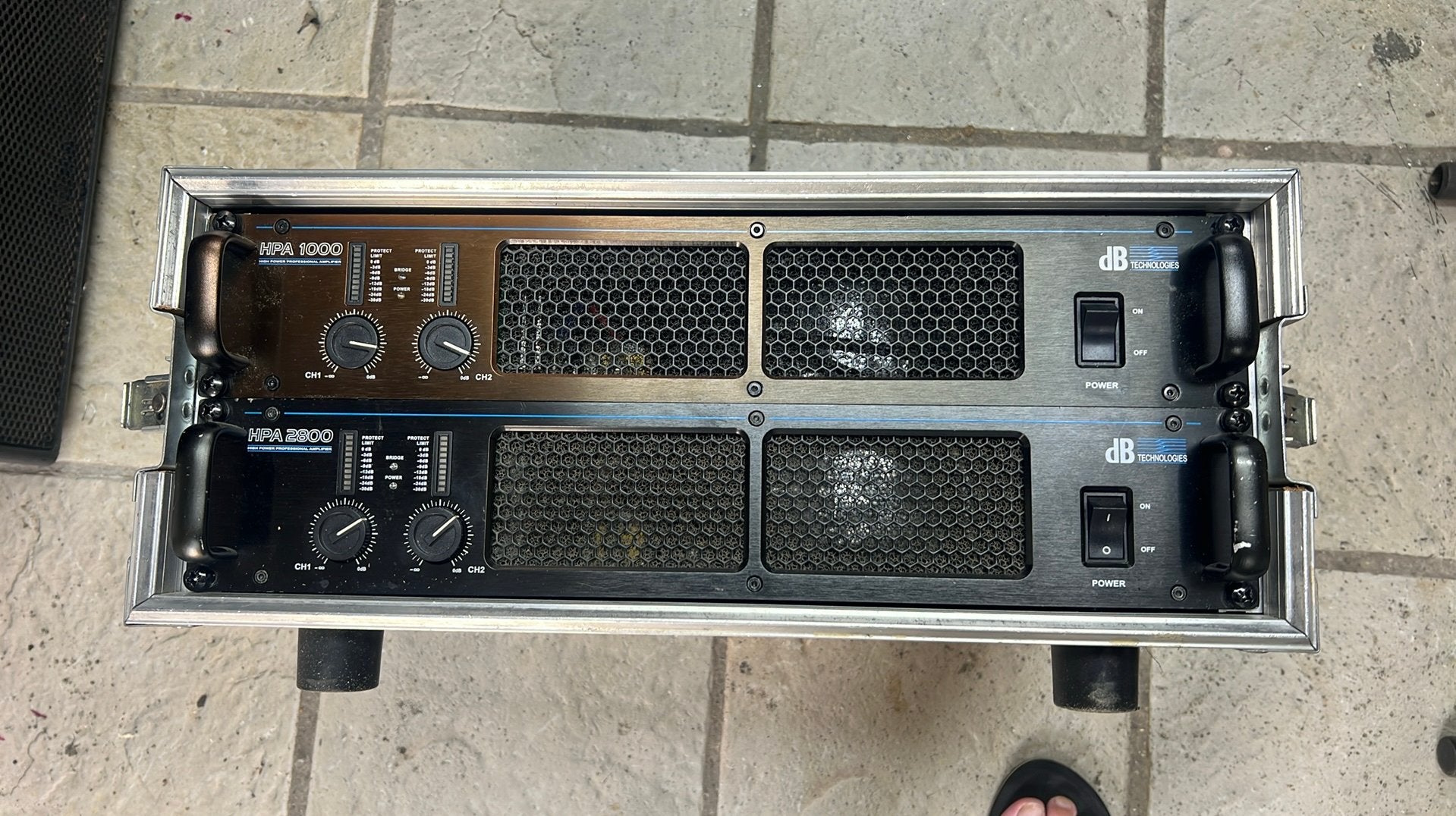 Versterkerrack, hpa 2800 en hpa 1000. DB technologies, Ophalen of Verzenden, Zo goed als nieuw, 1000 watt of meer, P.A.