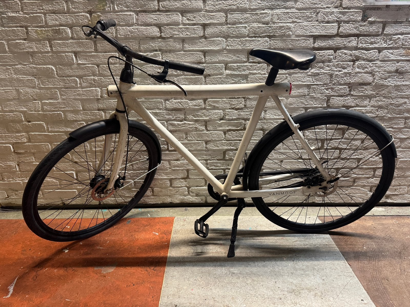 Vanmoof fiets wit, Fietsen en Brommers, Fietsen | Heren | Herenfietsen, Zo goed als nieuw, Overige merken, 57 tot 61 cm, Versnellingen