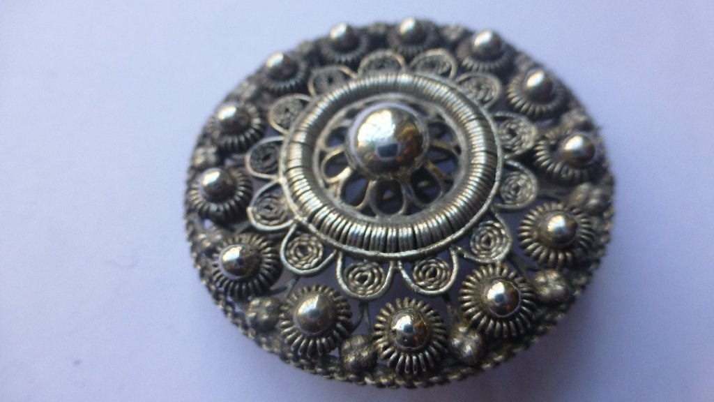 grote Antieke Zeeuwse Knoop Broche/ gesigneerd/ diam. 42 mm, Verzenden, Zilver, Broche