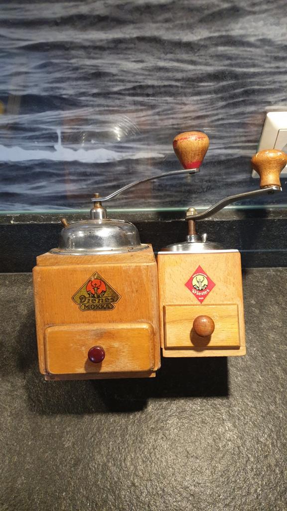 Set van 2 Pede Dienes Koffiemolens - Decoratie, Antiek en Kunst, Ophalen of Verzenden
