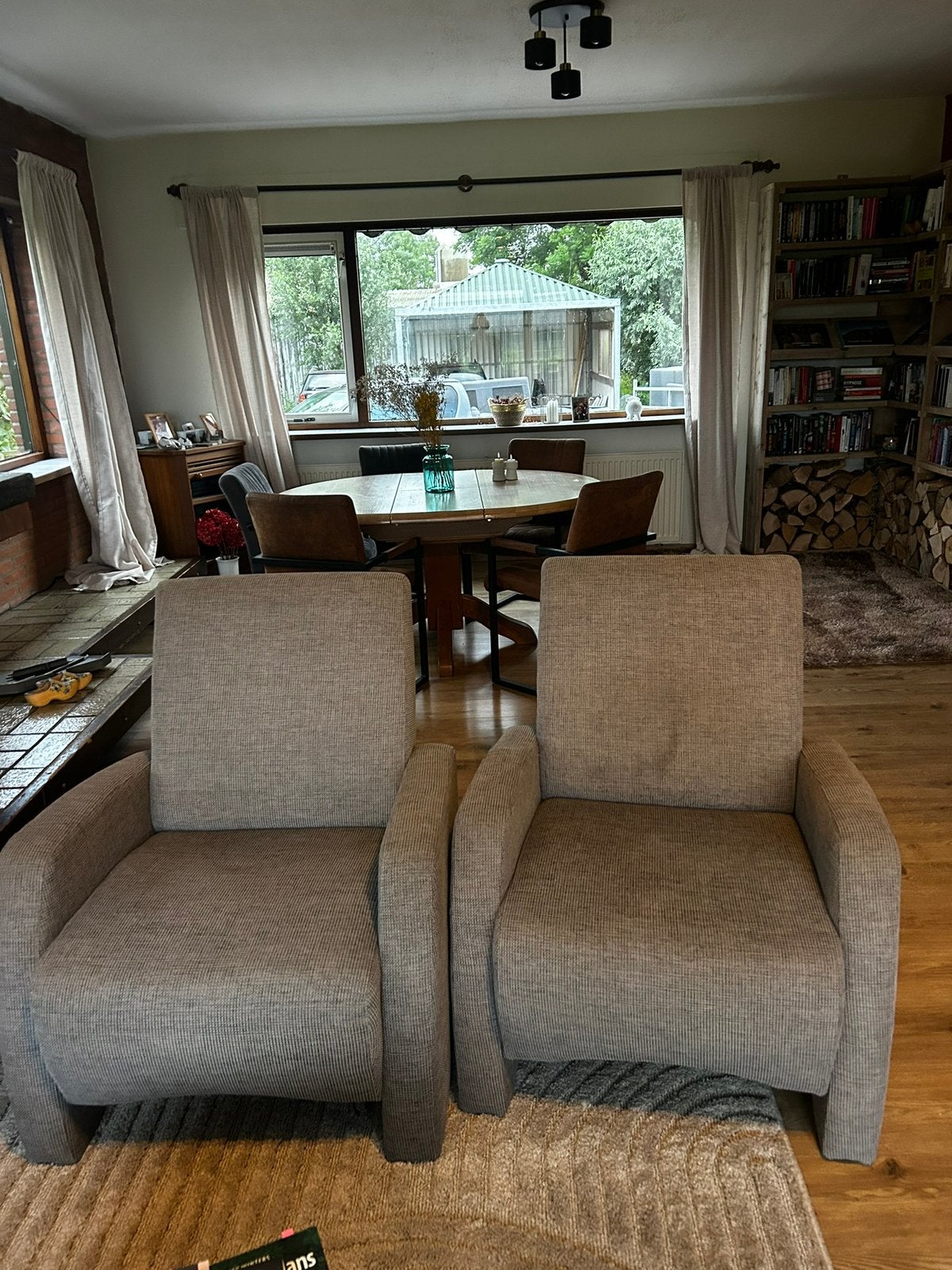 2 grijze stoelen, Ophalen, Gebruikt, 75 tot 100 cm, 50 tot 75 cm
