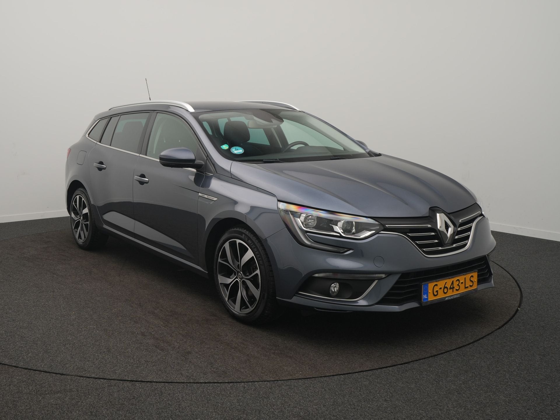 Renault Mégane Estate TCe 140 Bose - RIJKLAARPRIJS - All Se, Auto's, Voorwielaandrijving, Gebruikt, 4 cilinders, Leder en Stof