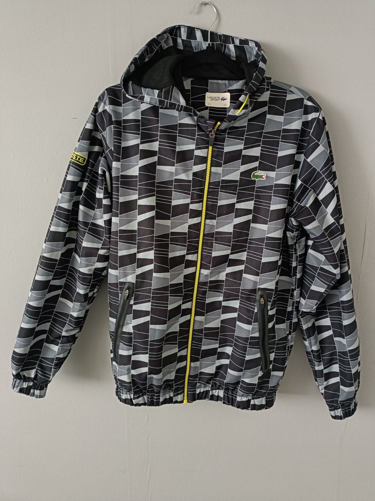 Lacoste Sport Windjack - Zwart/Grijs met Patroon, Overige maten, Ophalen of Verzenden, Zo goed als nieuw, Lacoste