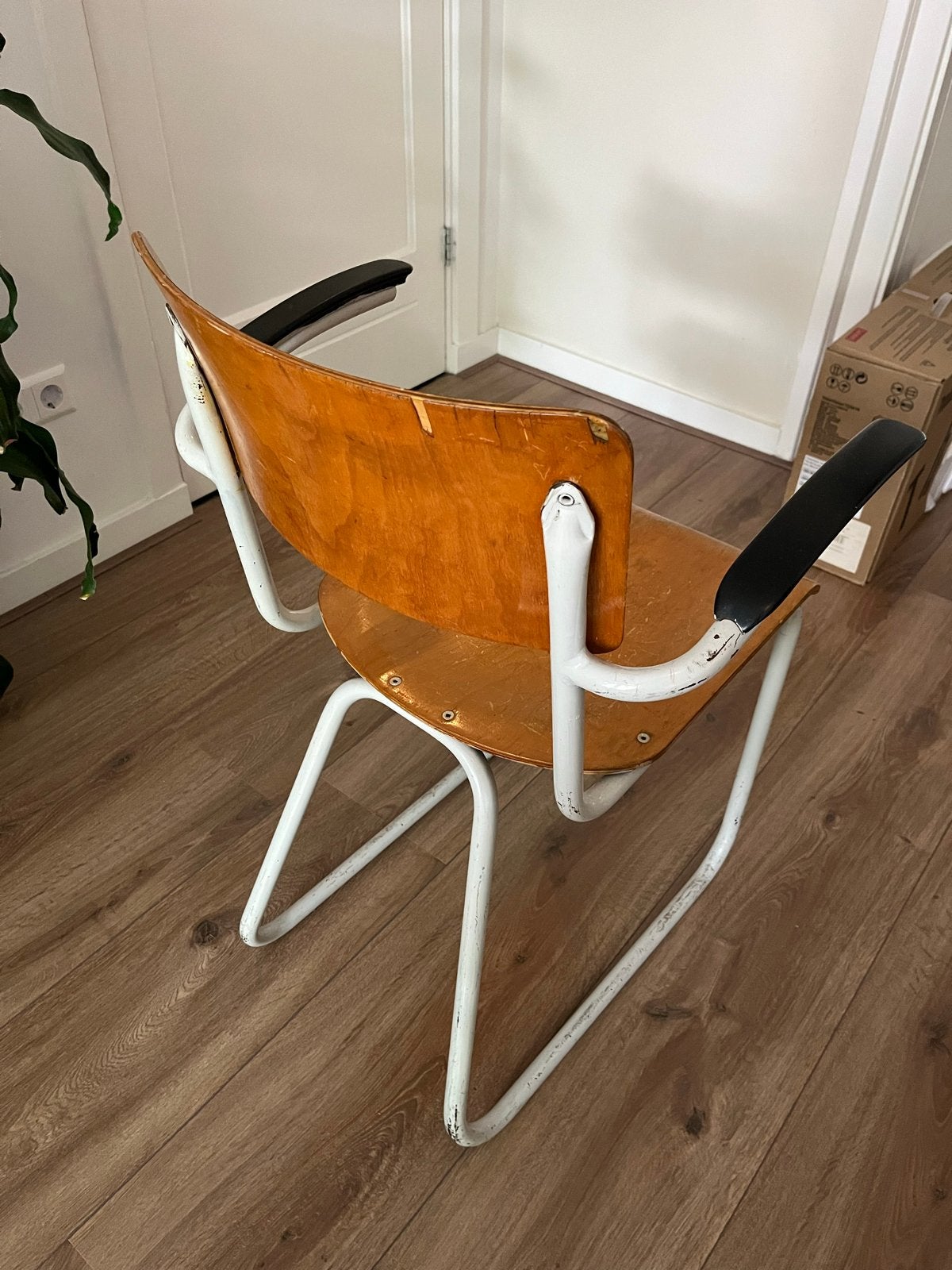 Vintage schoolstoel met armleuningen, Ophalen