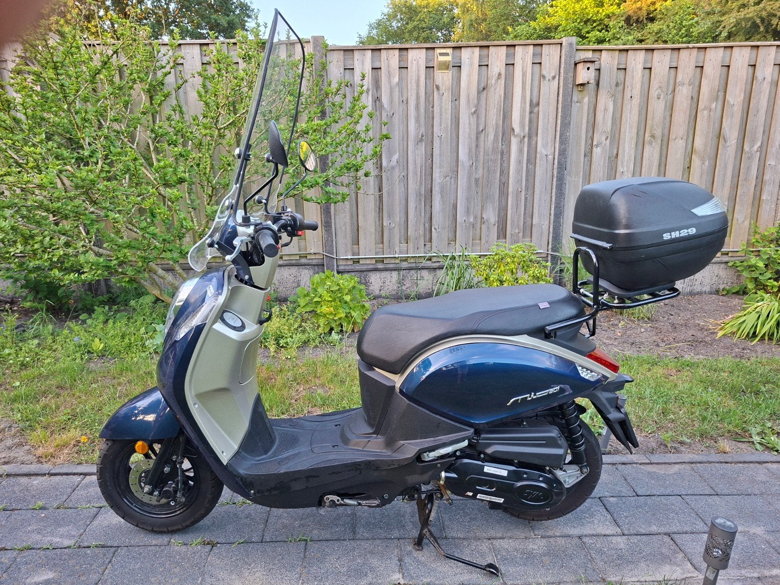 Scooter Sym mio 50i, Fietsen en Brommers, Zo goed als nieuw, Benzine, Maximaal 25 km/u, Ophalen
