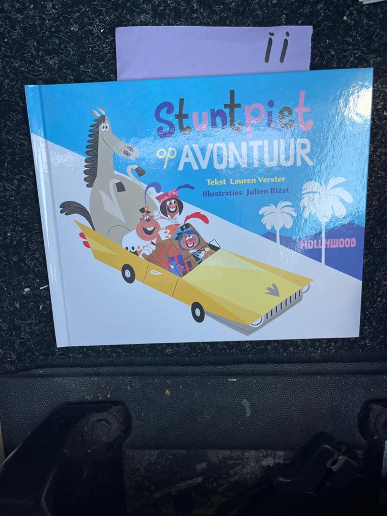 Stuntpiet op Avontuur - Prentenboek Sinterklaas, Ophalen of Verzenden, Zo goed als nieuw