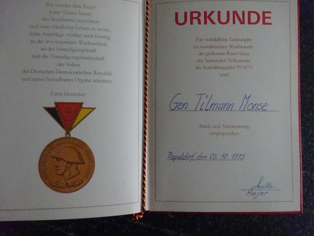 DDR:  NVA oorkonde reservist volksarmee, Ophalen of Verzenden, Landmacht, Duitsland, Embleem of Badge