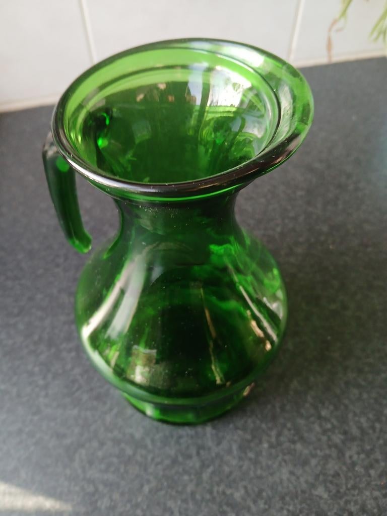 Mooie antieke groene karaf., Ophalen