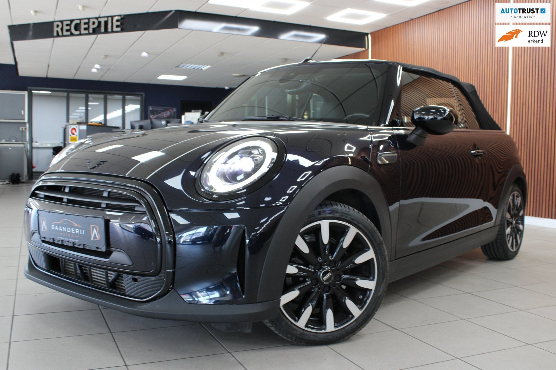 Mini Mini Cabrio 1.5 Cooper Automaat | Airco | Cruise contro, Gebruikt, Zwart, Automatische klimaatregeling, Cabriolet