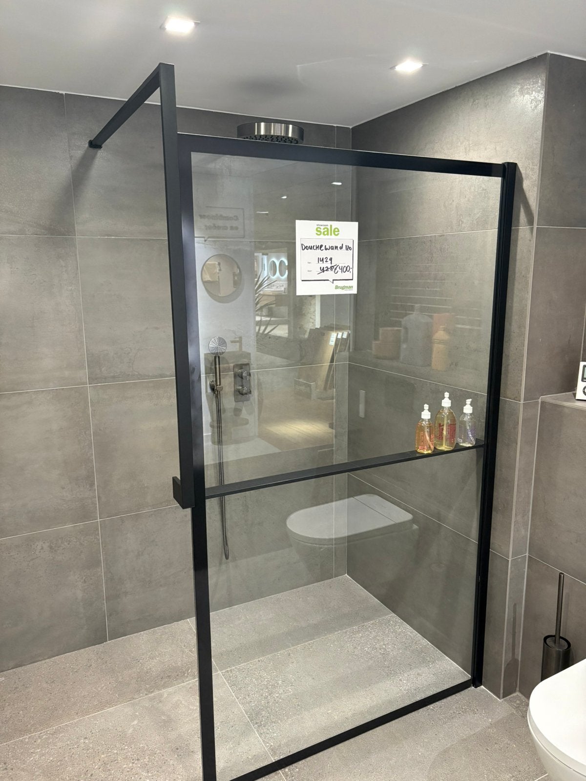 Douche wand 120 cm lang. Hoogte ivm stang 230 cm, Ophalen, Douche