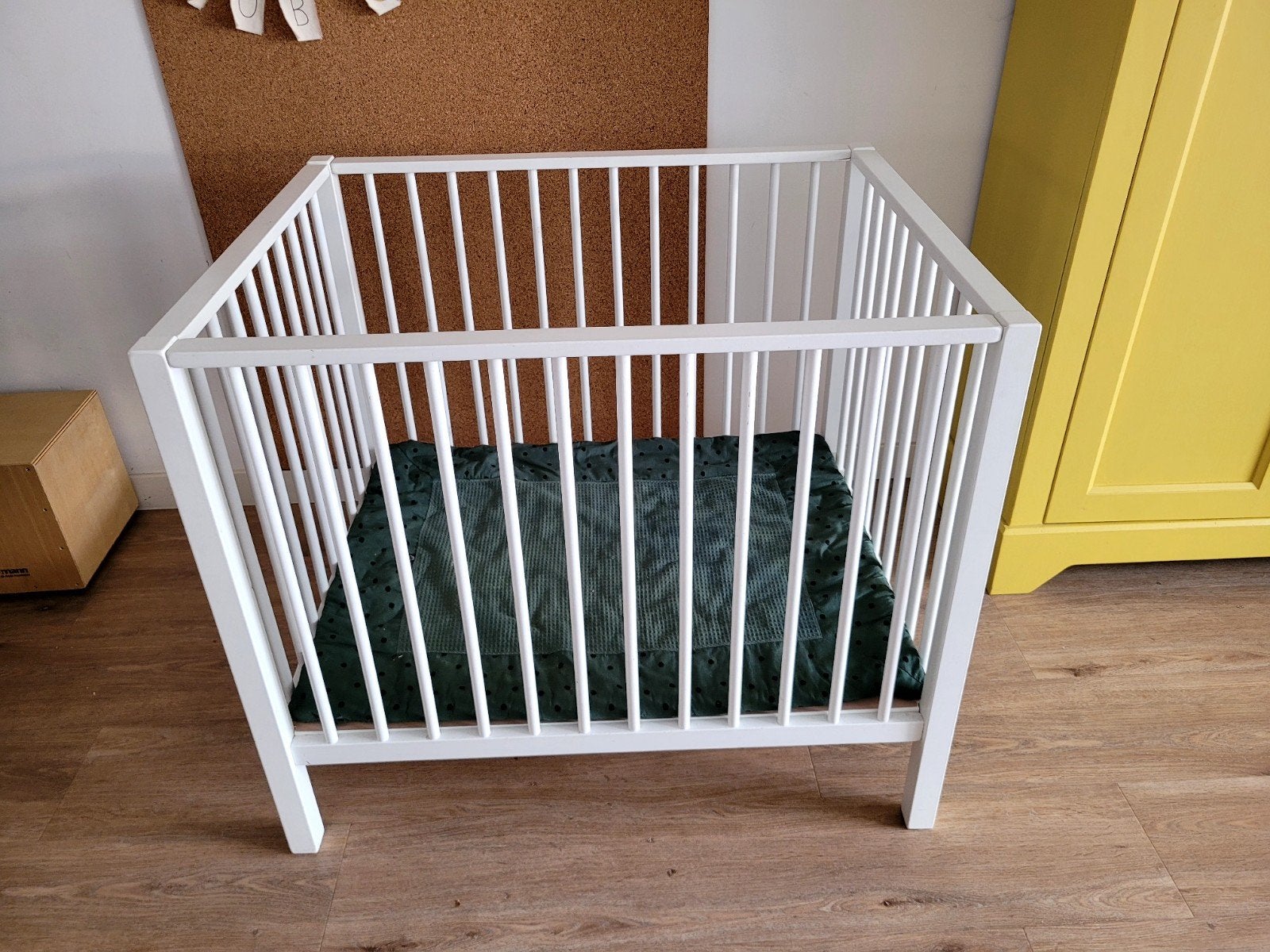 Witte houten box met boxkleed, Ophalen, Gebruikt, Rechthoekig, Boxkleed
