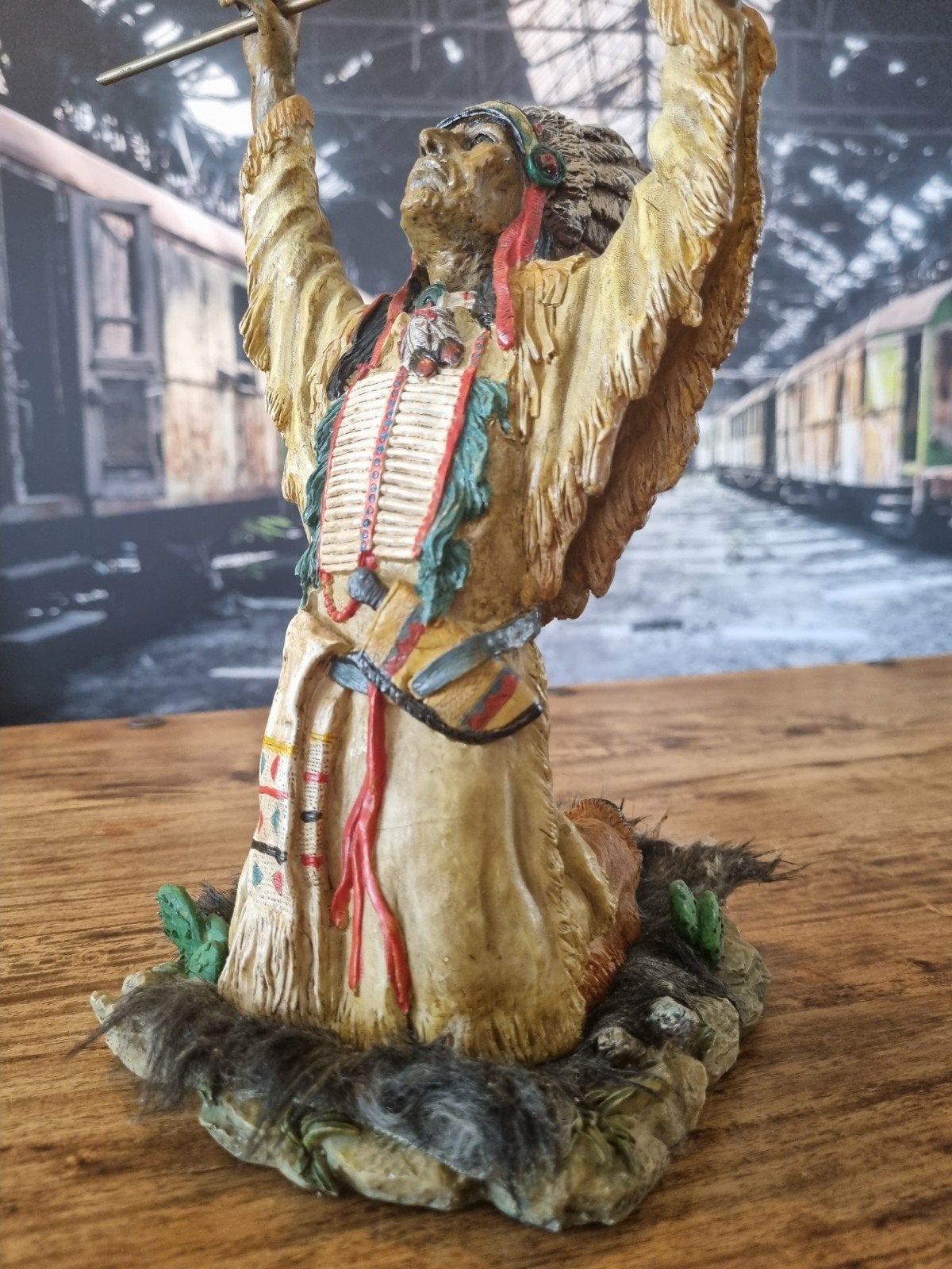 Indianen beeldje - Biddende Indiaan met speer, Ophalen of Verzenden, Zo goed als nieuw, Mens