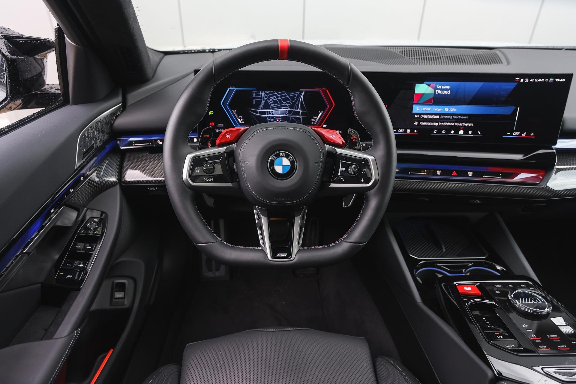 BMW M5 Touring Automaat / M Drive Professional / Panoramadak, 4395 cc, Vierwielaandrijving, Zilver of Grijs, 750 kg