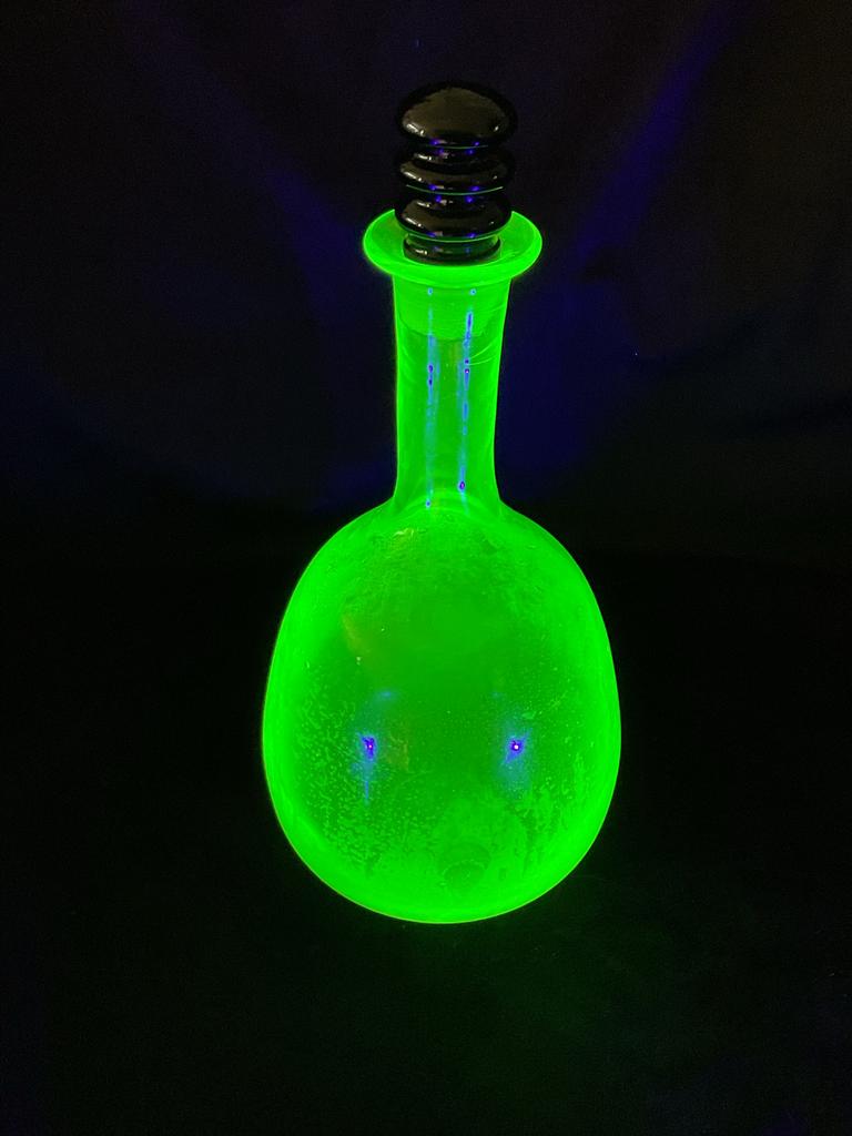 Uraniumglas Decanter Kristalunie Maastricht met orinele stop, Ophalen of Verzenden