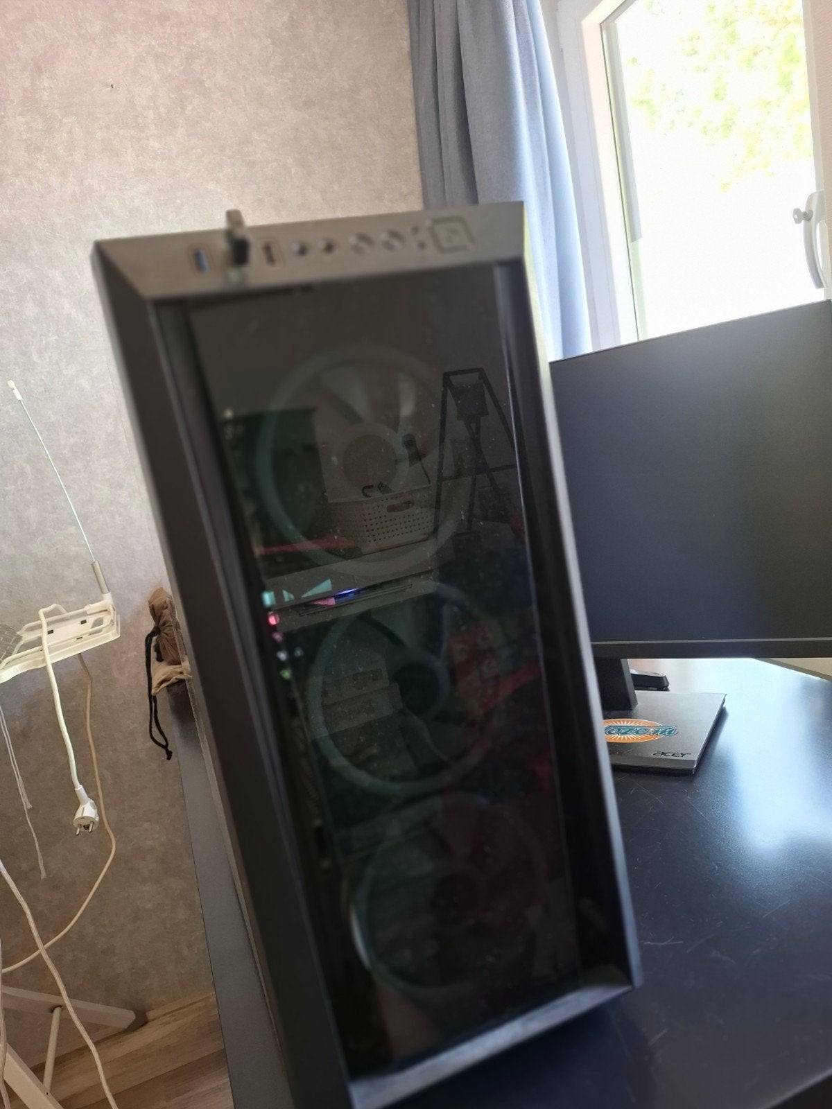 Game PC met dubbel beeldscherm., Ophalen