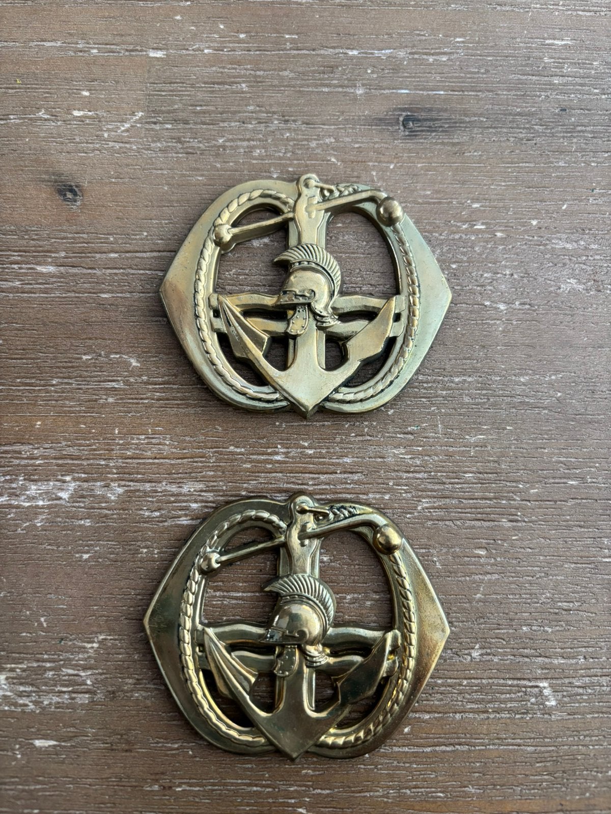2x baret embleem pontonniers, kleine helm, Ophalen of Verzenden, Landmacht, Nederland, Helm of Baret