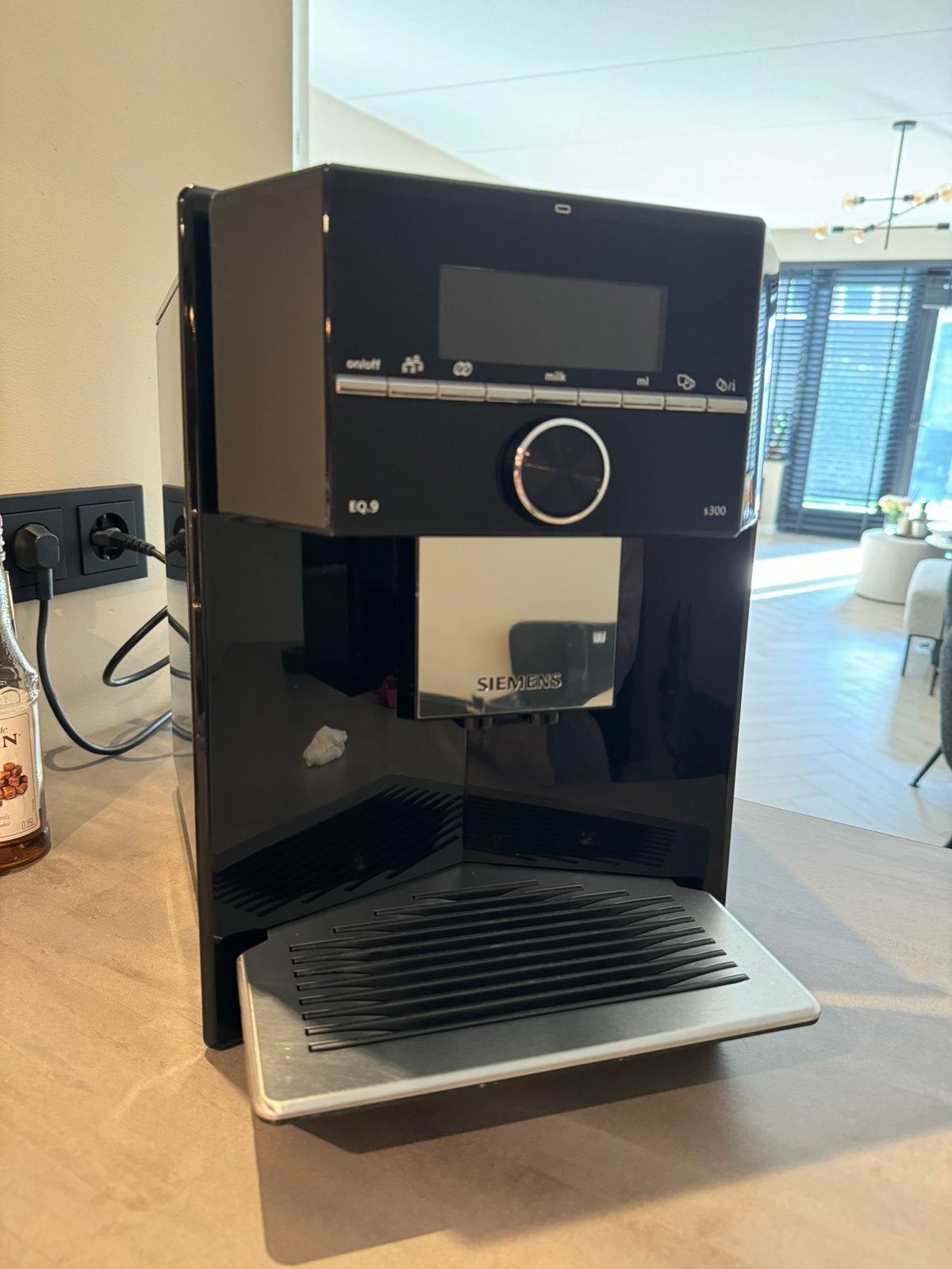 Siemens EQ.9 s300 volautomatische espressomachine, Ophalen, Afneembaar waterreservoir, Espresso apparaat, 10 kopjes of meer