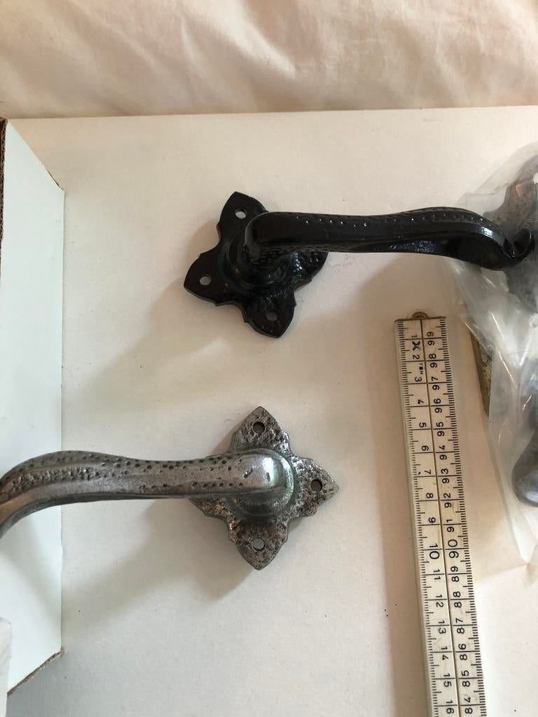 5 stel Gietijzeren deurkrukken nieuw, Doe-het-zelf en Verbouw, Hang- en Sluitwerk, Ophalen of Verzenden, Nieuw, IJzer, Klink of Kruk