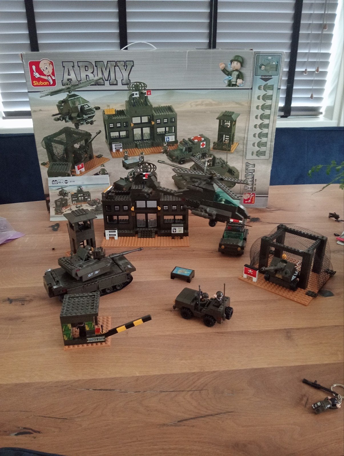 Sluban Army bouwset - Compleet met voertuigen en gebouwen, Ophalen of Verzenden, Gebruikt, Overige merken