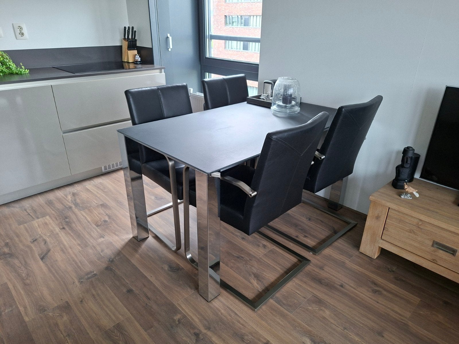Moderne eettafel met 4 stoelen - Zwart/Metaal, Ophalen, Gebruikt, 100 tot 150 cm, 50 tot 100 cm