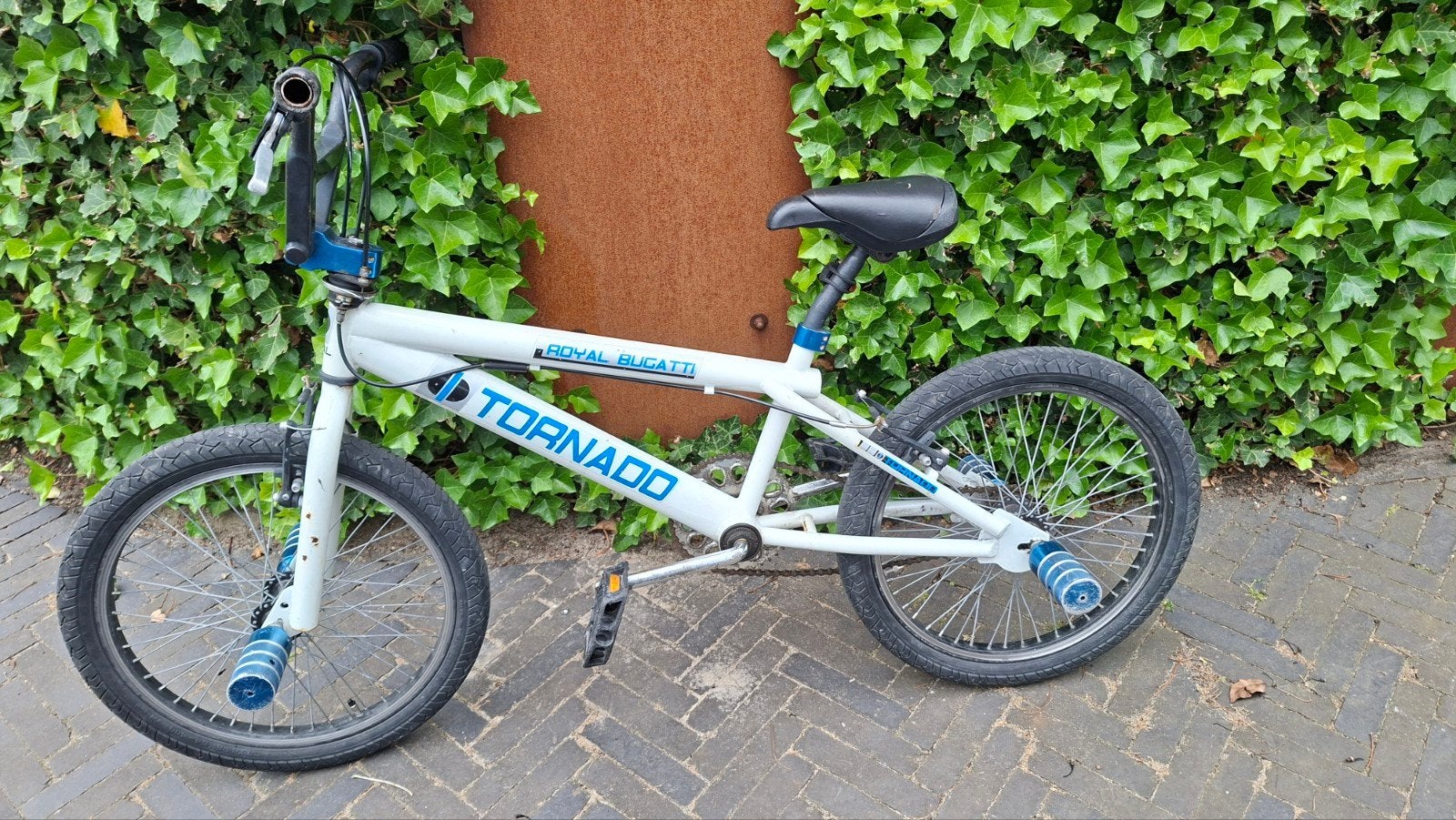 Royal Bugatti Tornado BMX - Wit/Blauw, Gebruikt, Staal, Velgrem, 20 tot 24 inch