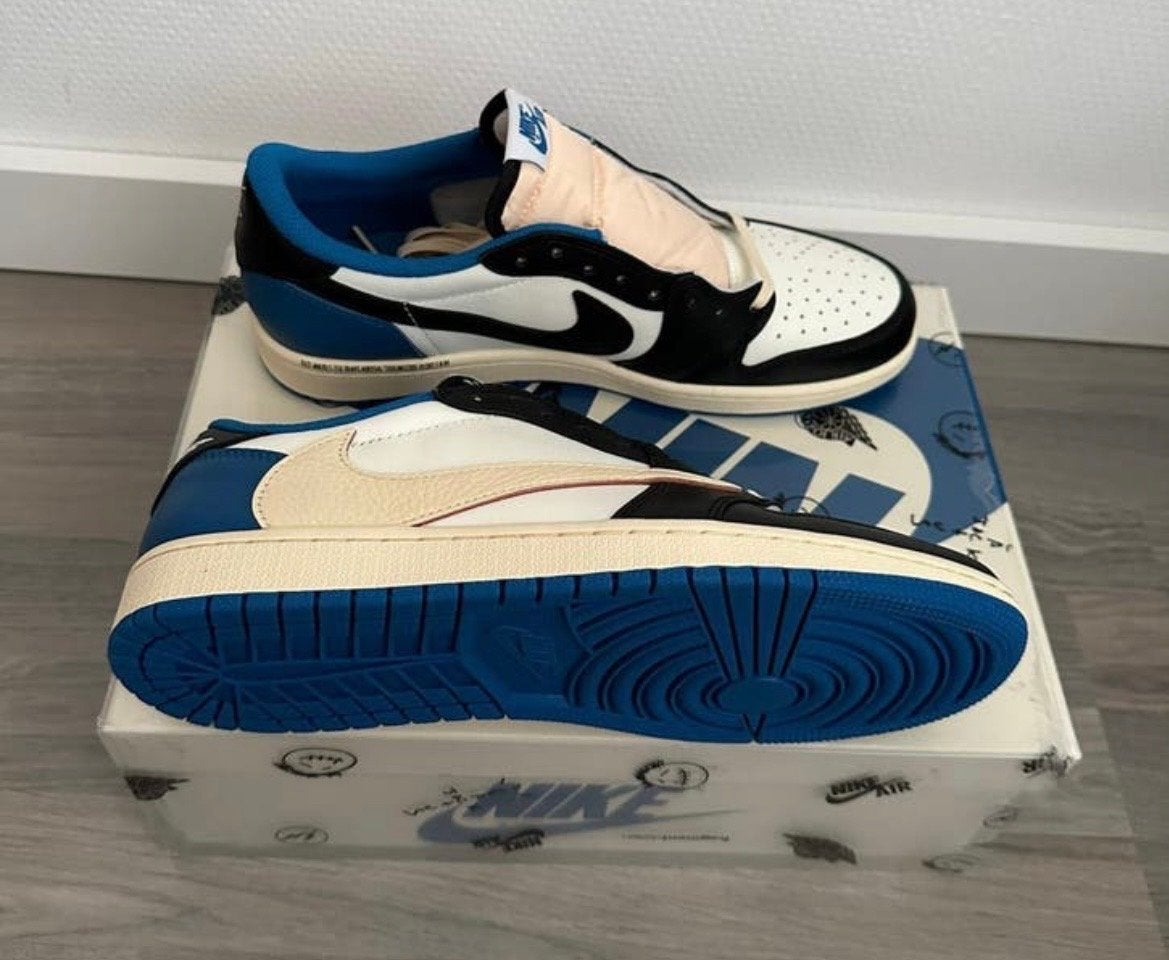 Travis Scott x Air Jordan 1 Low OG SP 'Fragment' - Maat 40, Ophalen of Verzenden, Nieuw, Blauw, Sneakers of Gympen